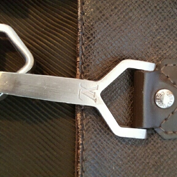 Men's Louis Vuitton messenger bag - Picture 4 of 4