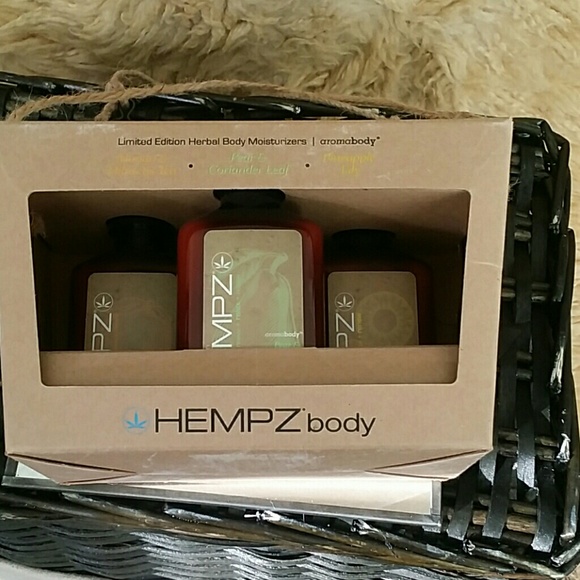 Hempz  Limited Edition Herbal Body Moisturizer
