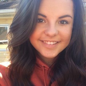 Meet your Posher, Cassandra