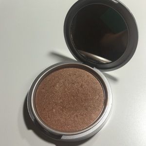 The Balm Betty-Lou Manizer