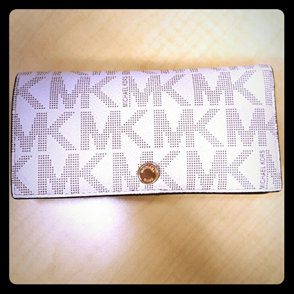 Saffiano leather slim wallet by Michael kors