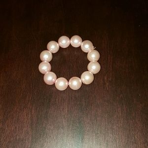 Simple pink pearl bracelet