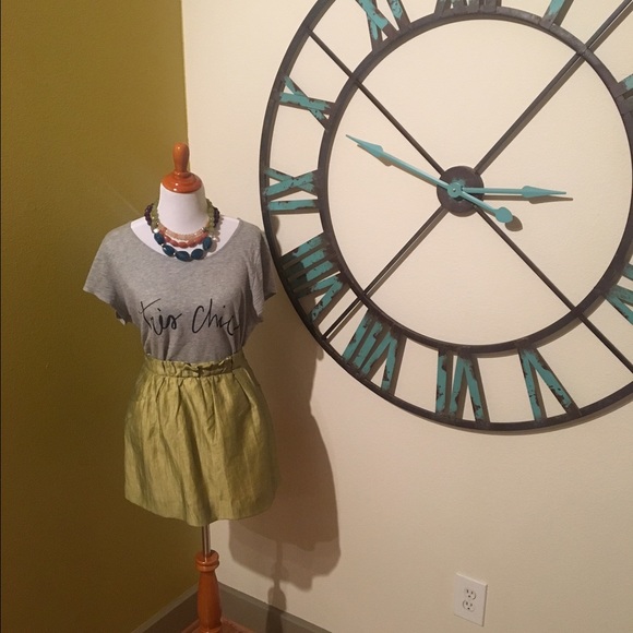 ✨SOLD✨ "Tres Chic" Graphic Tee - Picture 2 of 2