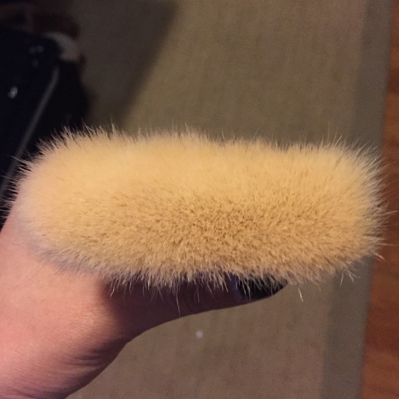 Becca  Becca \'The One Perfecting Brush\'