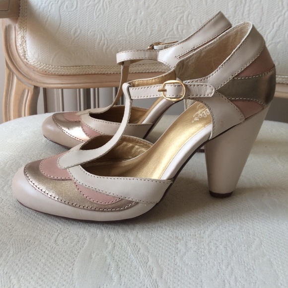 Seychelles white leather heels