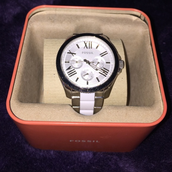 Silver/white fossil watch