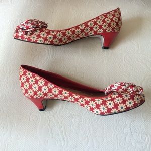 Floral Seychelles pumps