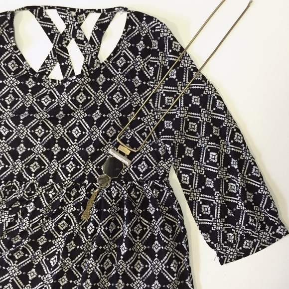 🆕🎉 Entro Shift dress