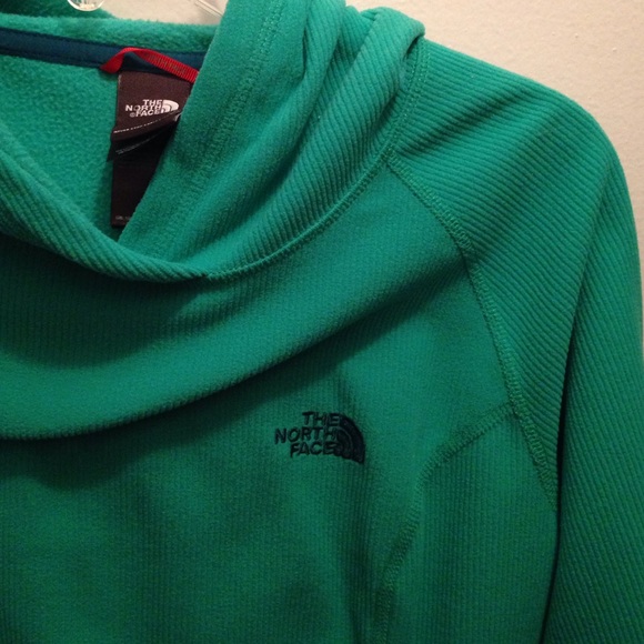 Green North Face pull over