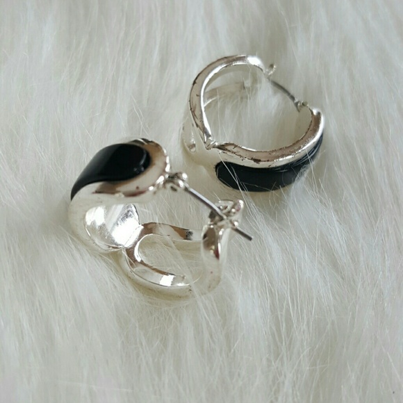 Black & Silver Earrings - Picture 3 of 4