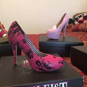 Shoes!! Never been worn!!