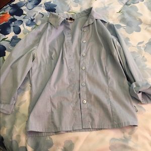 Blue dress shirt! Fits to the body!