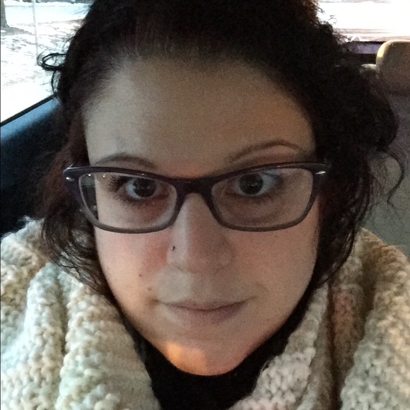 Meet your Posher, Liz - Picture 3 of 4