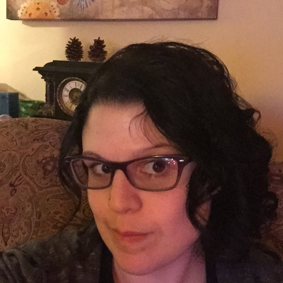 Meet your Posher, Liz - Picture 4 of 4