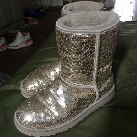 A nice pair a sequence UGG boots - Picture 2 of 2