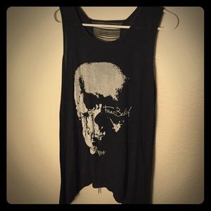 Black skull muscle type tank