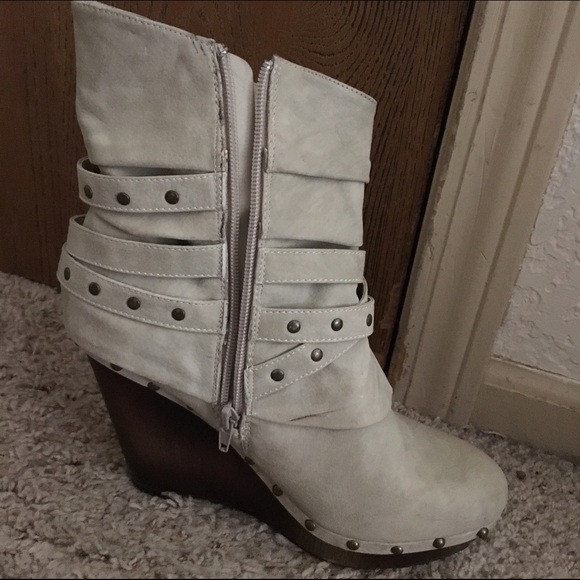 Wedge boots size 8 - Picture 2 of 3