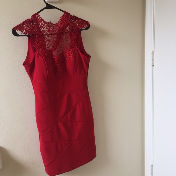 Red Windsor dress - Picture 1 of 3