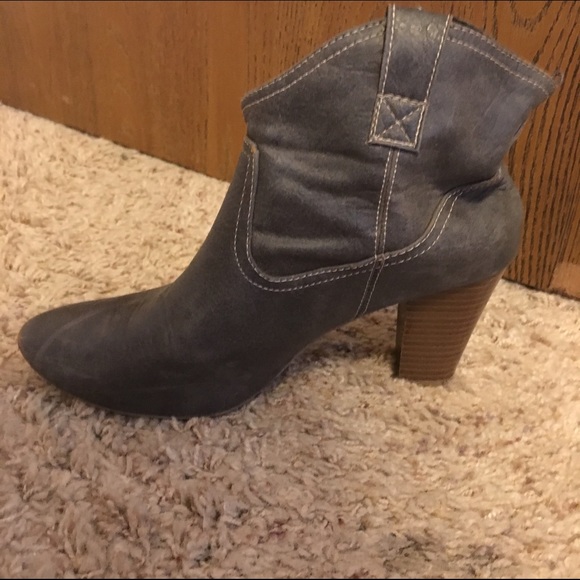 Heeled bootie size 8 - Picture 2 of 3