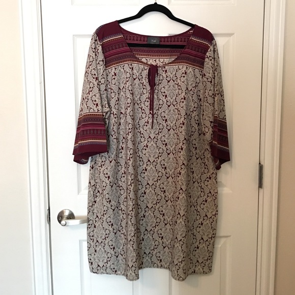 TuaPLUS Dresses & Skirts - 🚫BOOM🚫Maroon Patterned Boutique Dress