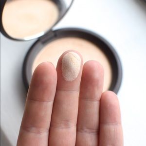 ❤️ BECCA Shimmering Skin Perfector.