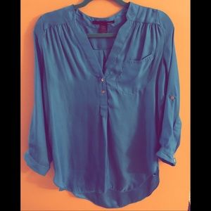 Blue three-quarter lean blouse. Blue three-quarter lean blouse.