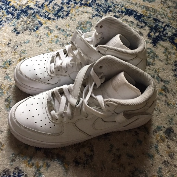 White Nike Air Force 1