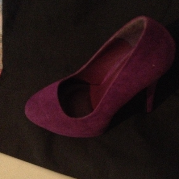 Shoes - Picture 2 of 4