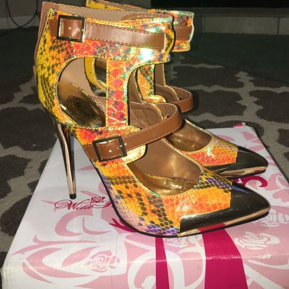 Wild rose heels size 8