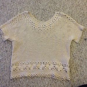 Short sleeved crop top