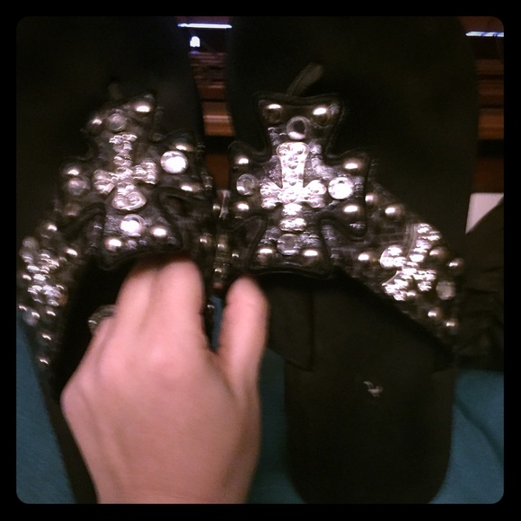 Cross flip flops