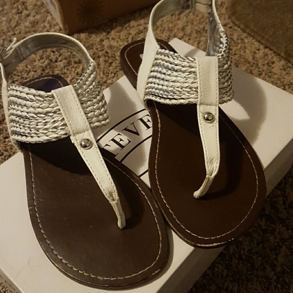 Steve Madden Stagge white sandles