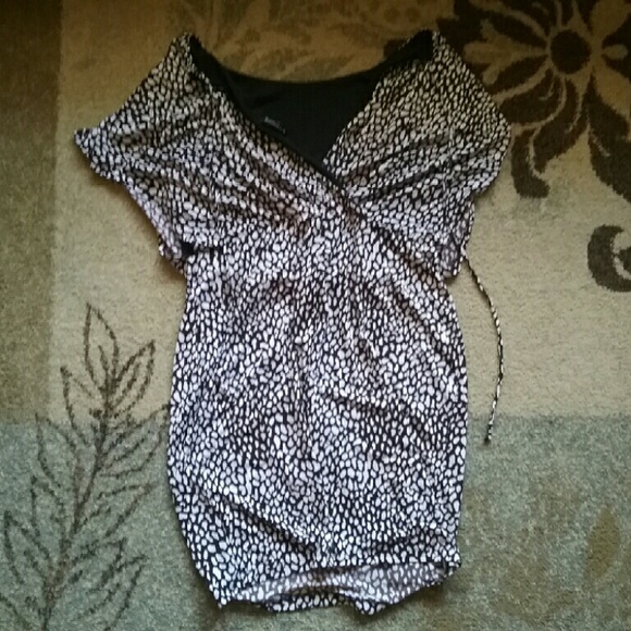 Spring Flutter Sleeve Dress - Picture 2 of 4