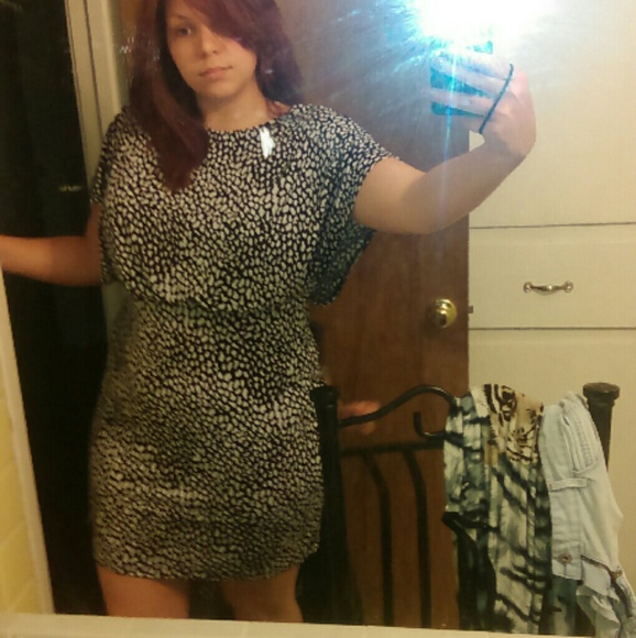 Spring Flutter Sleeve Dress - Picture 4 of 4