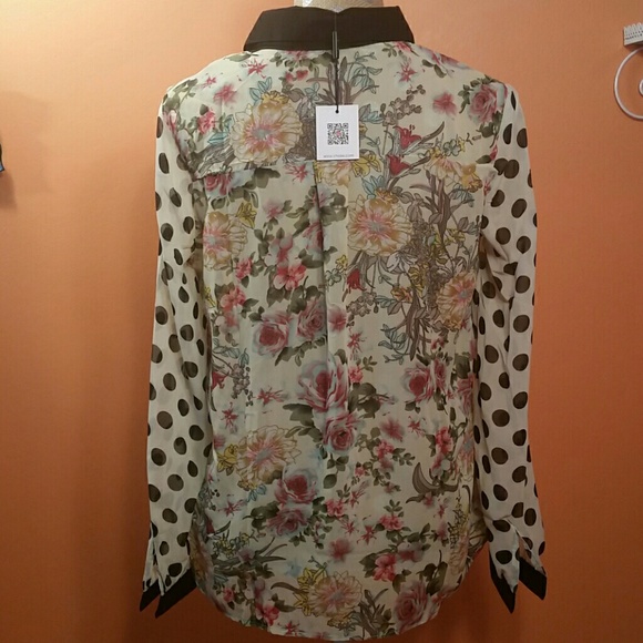 ☆SOLD☆Multi Print Button Down Blouse NWT (S) - Picture 2 of 2
