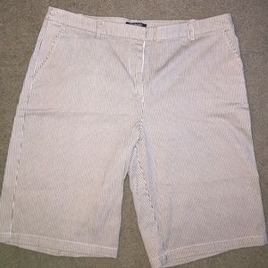 NWOT Chadwick's size 18 railroad stripe short