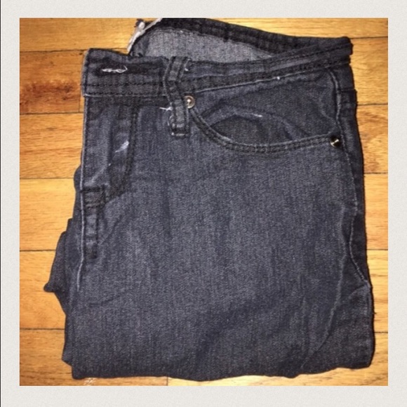 More jeans in my closet click the offer button 💜 - Picture 4 of 7