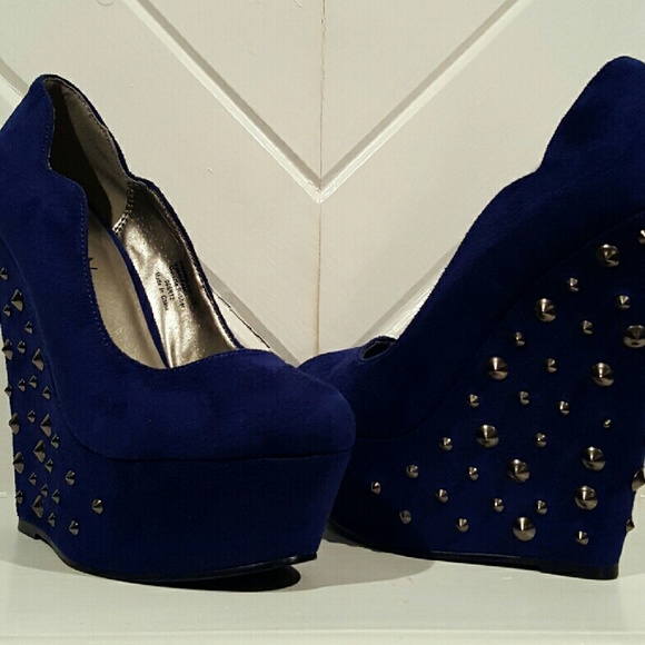 🔴 HOLDING $$ "NWT" Dereon Spiked Heels - Picture 3 of 3