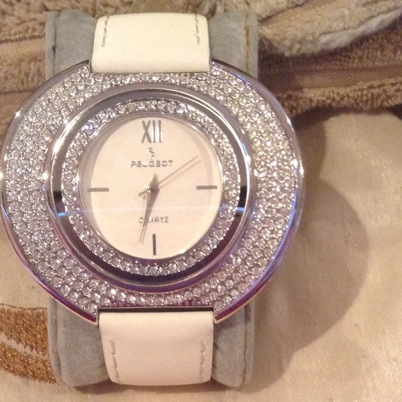 Watch - Picture 2 of 3