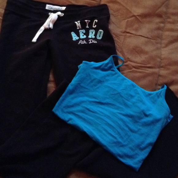 Sweat pants with blue tank