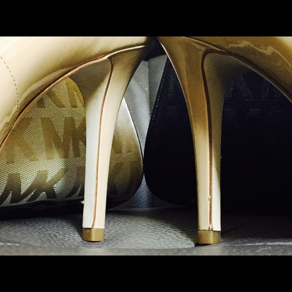 Brand new Authentic MICHAEL Michael Kors Shoes - Picture 2 of 4