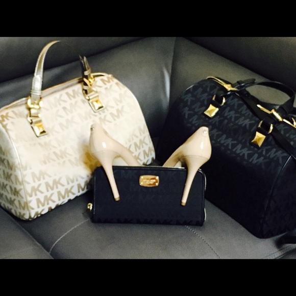 Brand new Authentic MICHAEL Michael Kors Shoes - Picture 3 of 4