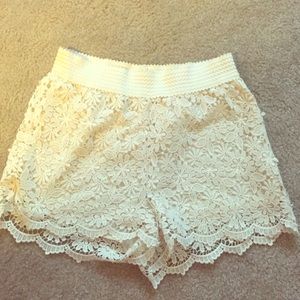 White lace shorts with elastic waistband