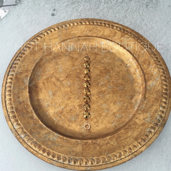 🆕 Metallic Gold Bracelet - Picture 2 of 4