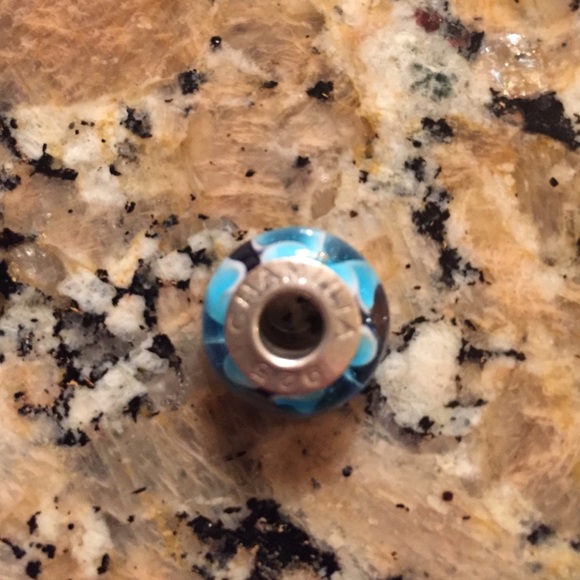 Chamilla Glass Charm - Picture 2 of 3