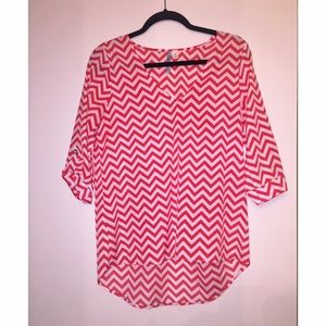 Red and white chevron three quarter sleeve top