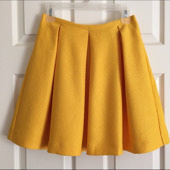 Yellow skirt.