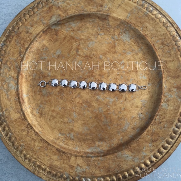 🆕 Bracelet- Platinum Metallic - Picture 2 of 4