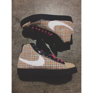 Nike plaid shoes