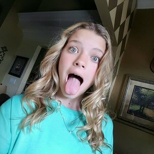 Meet your Posher, Raegan